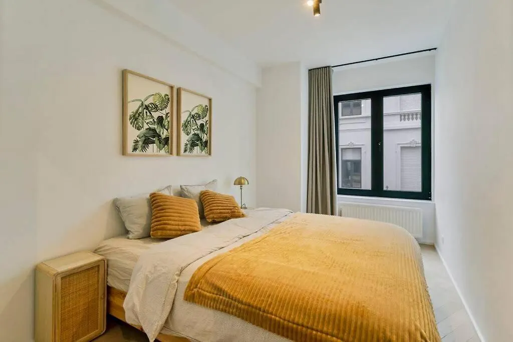 Luxurious 2-Bdr Apartment @ Trendy South Area 2 contacts